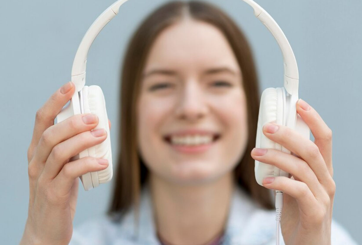 Treinamento Auditivo em Cabine Acusticamente Tratada